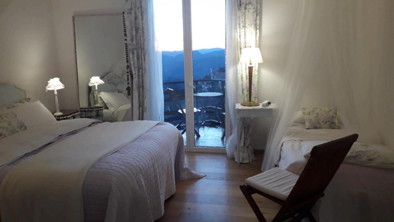 B&B Le Camelie Del Bosco Baiardo Экстерьер фото